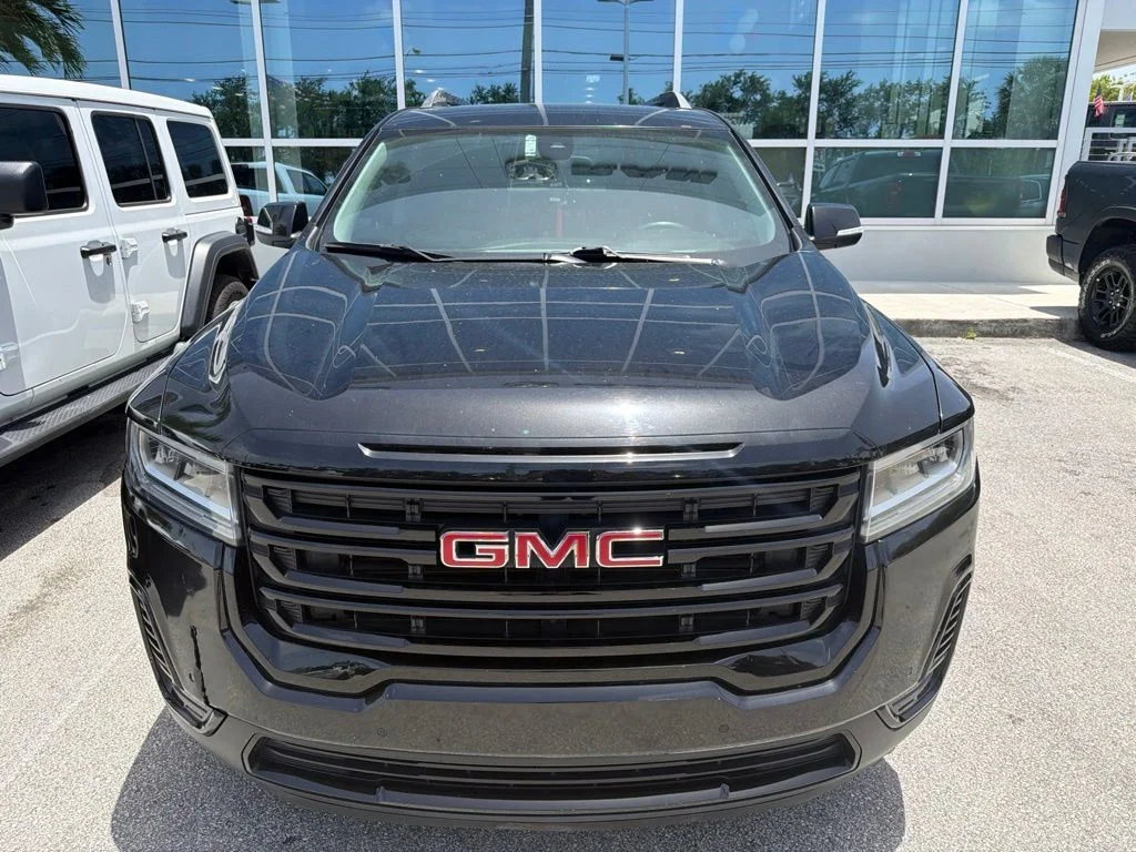 Used 2022 Ebony Twilight Metallic GMC SLE image 2