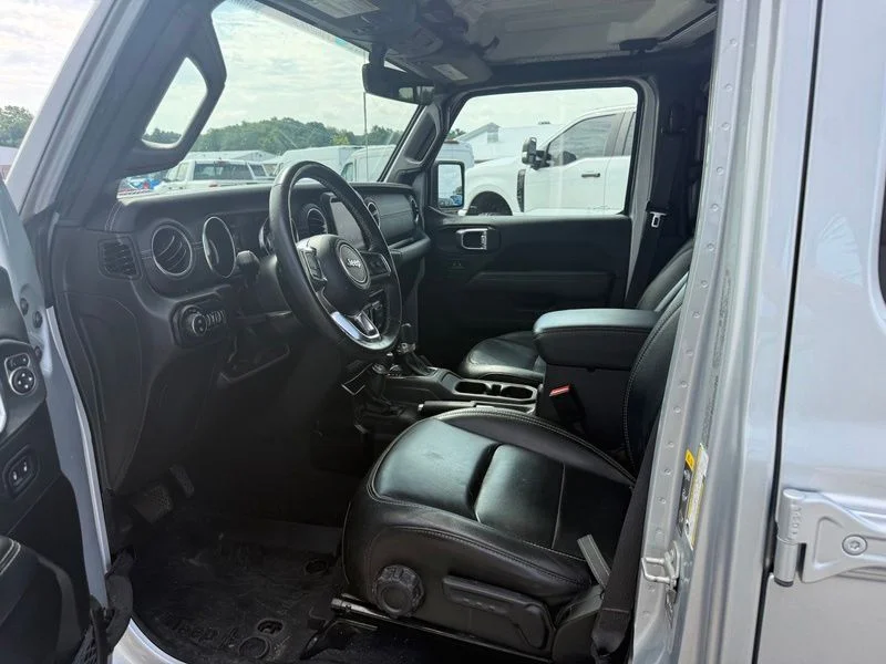 Used 2022 Silver Jeep Overland image 3