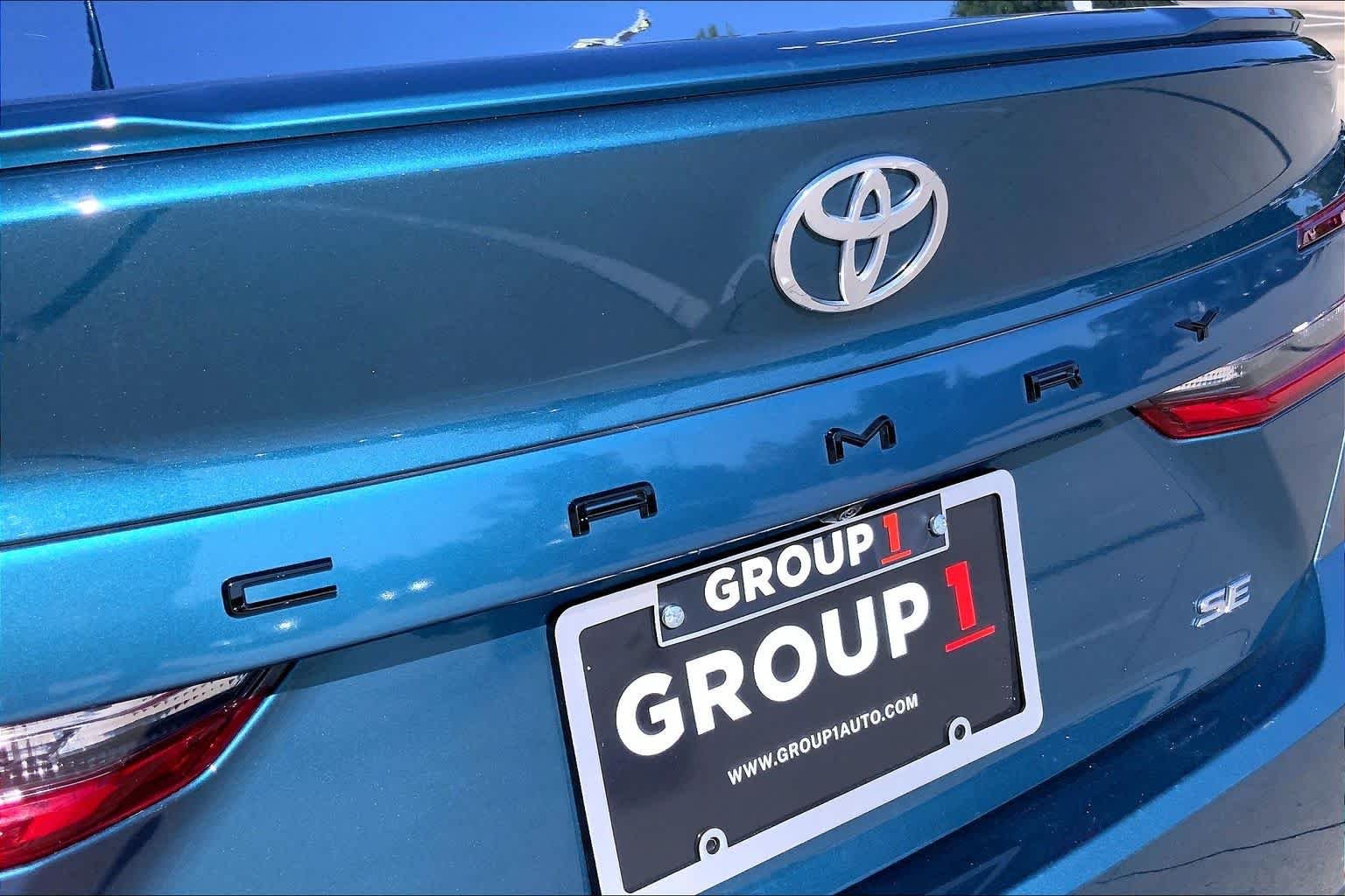 Used 2025 Ocean Gem Toyota SE image 32