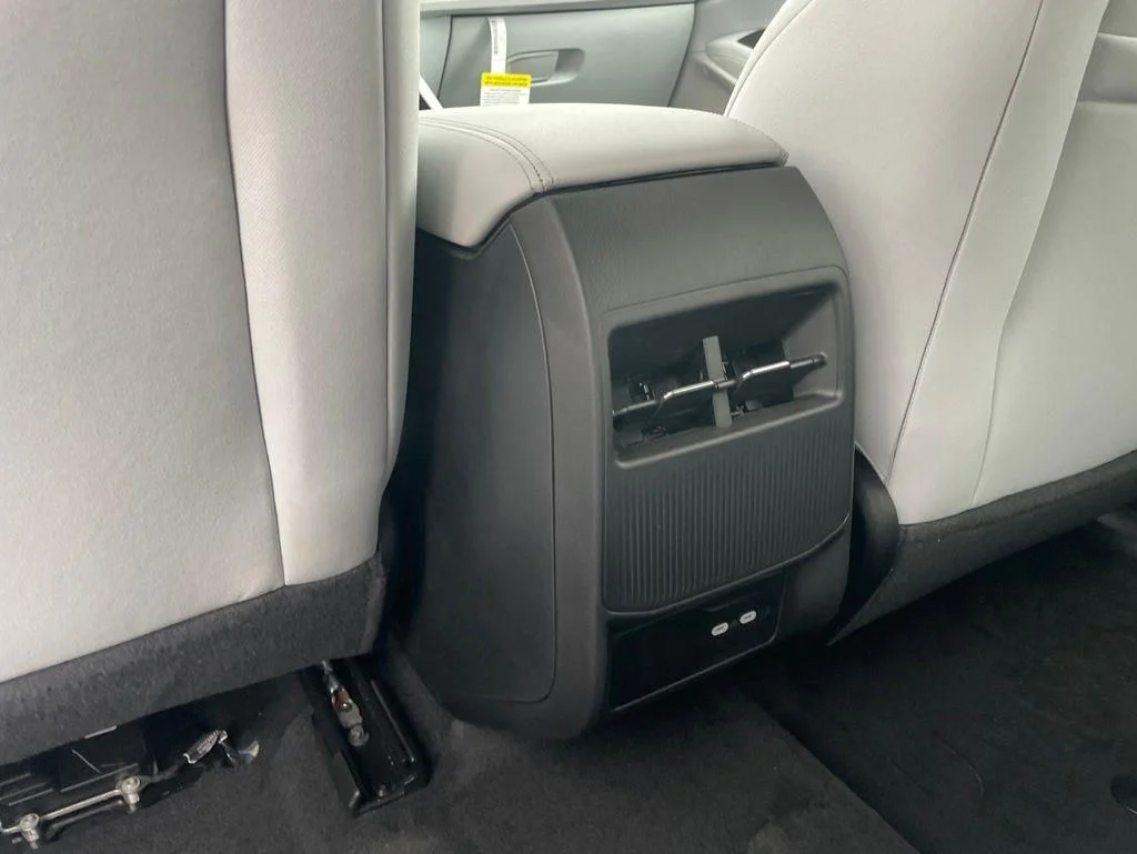 New 2026 Hydro Blue Pearlcoat Jeep Laredo image 29