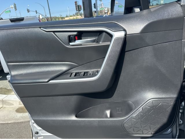 Used 2022 Silver Toyota XLE image 12