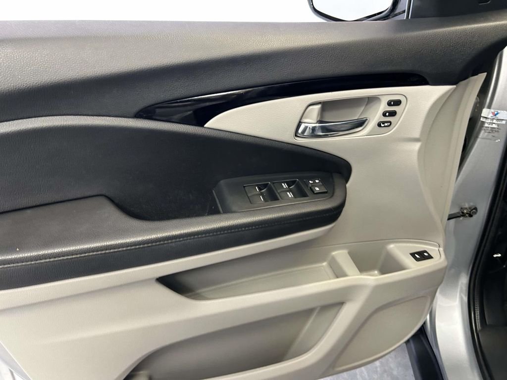 Used 2022 Silver Honda Touring image 19