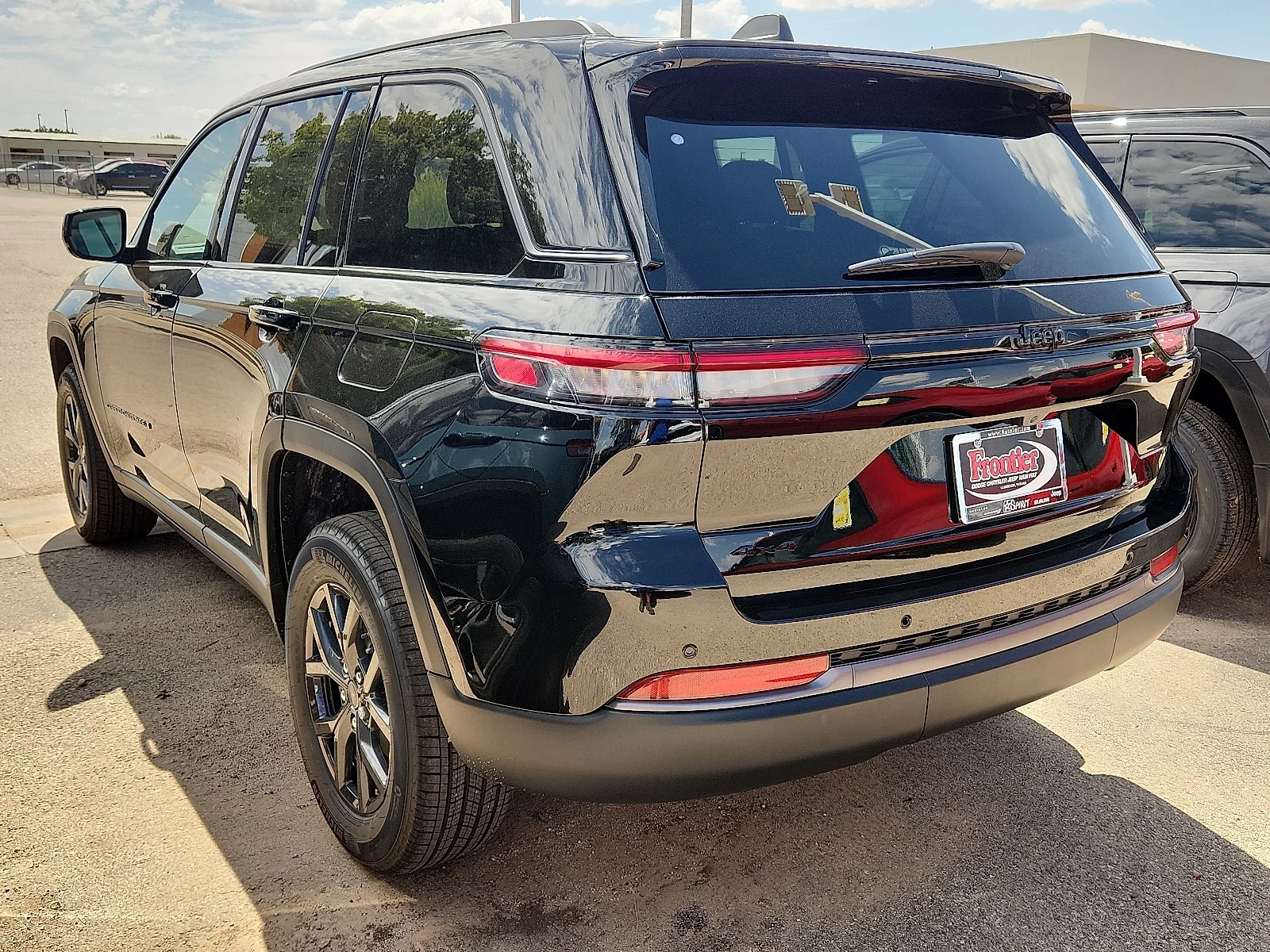 New 2027 High-Gloss Black Paint Jeep LAREDO ALTITUDE 4X4 image 2