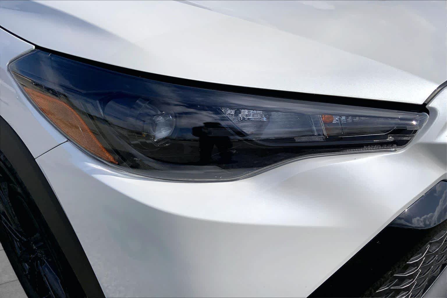 Used 2025 Wind Chill Pearl/Jet Black Toyota Hybrid Nightshade Edition image 27