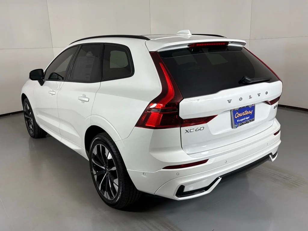 2026 Volvo XC60 Plus - Photo 6