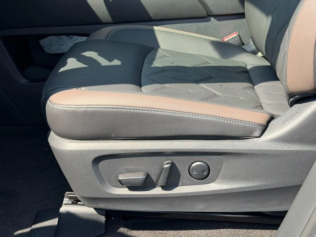 New 2026 Boulder Gray Pearl Nissan Platinum image 13