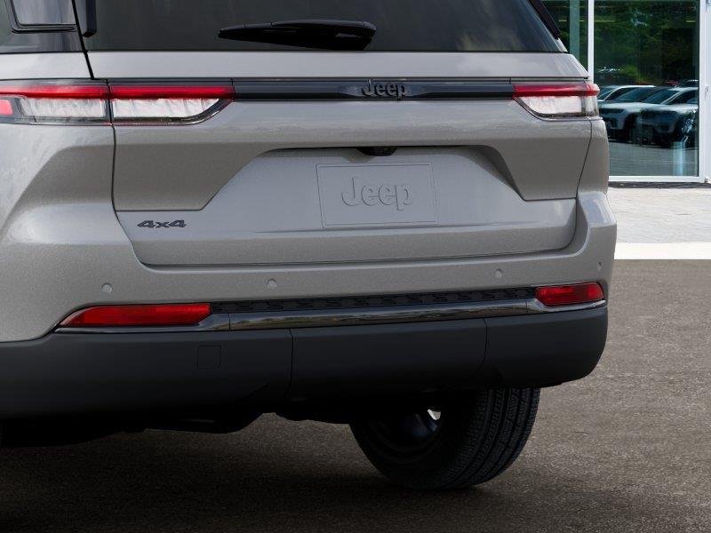 New 2025 Silver Zynith Exterior Paint Jeep Limited image 13