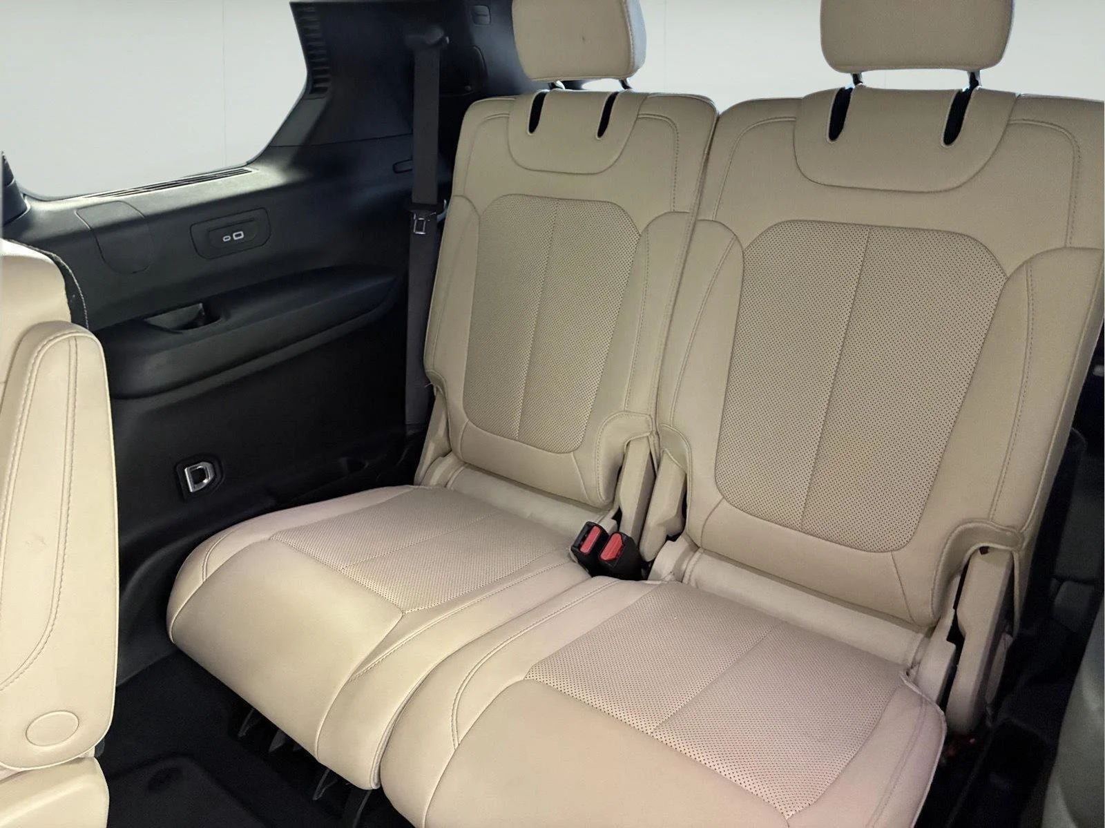 Used 2023 Bright White Clearcoat Jeep Limited image 23