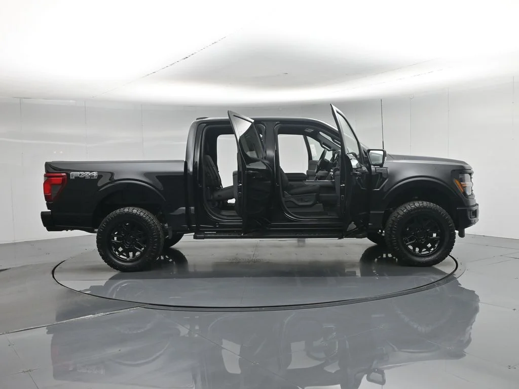 New 2026 Agate Black Metallic Ford XLT image 4