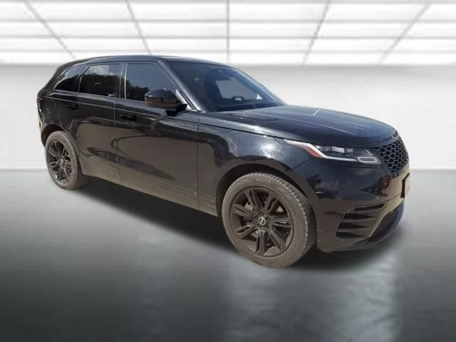 Used 2022 Black Land Rover R-Dynamic S image 1