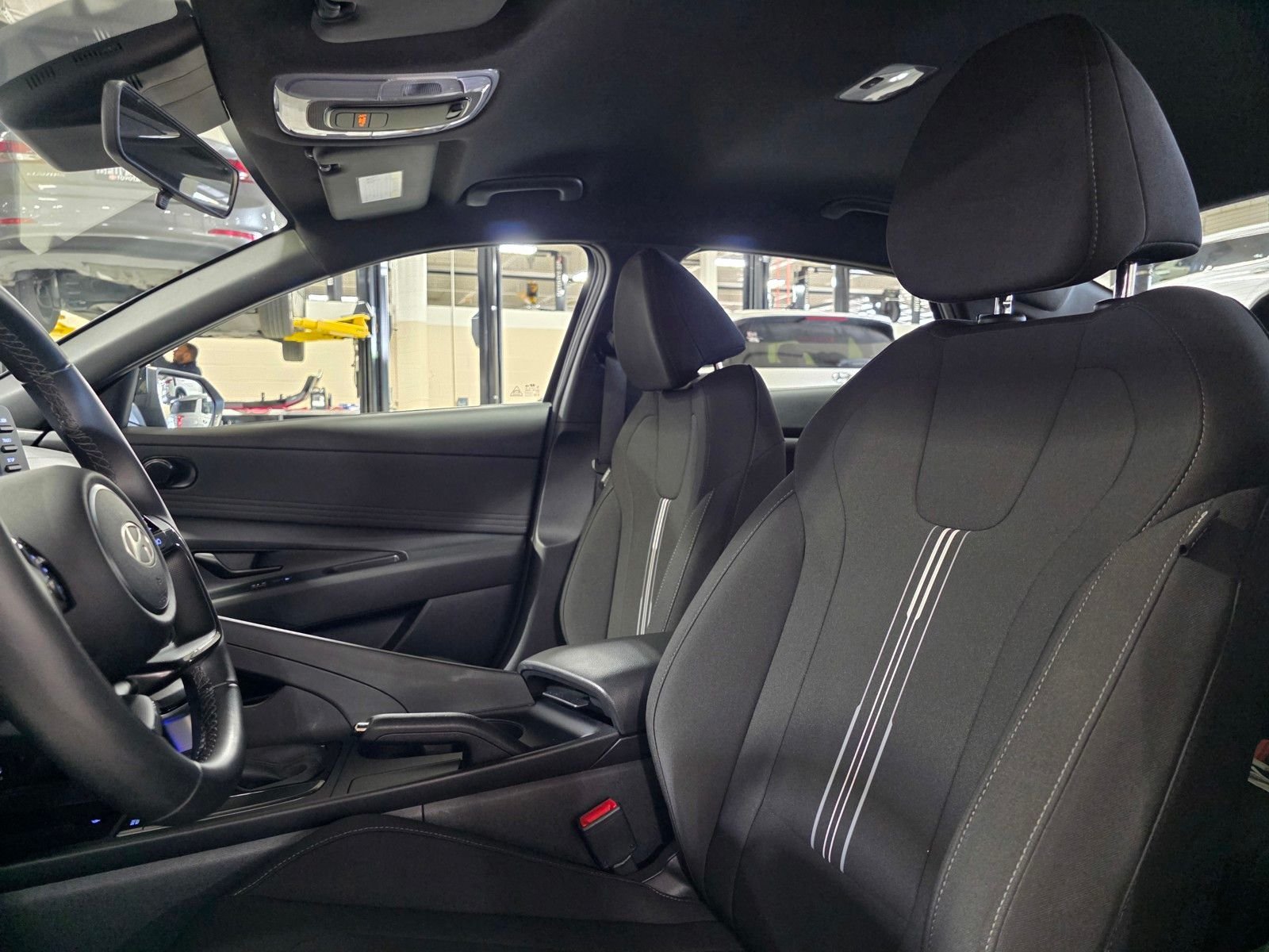 Used 2025 Abyss Black Hyundai SEL Sport image 22