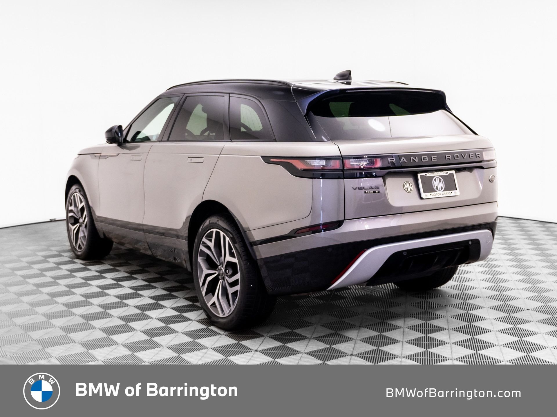 Used 2020 Green Land Rover P250 R-Dynamic S image 3