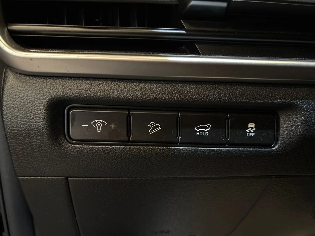 Used 2025 Black Kia S image 31