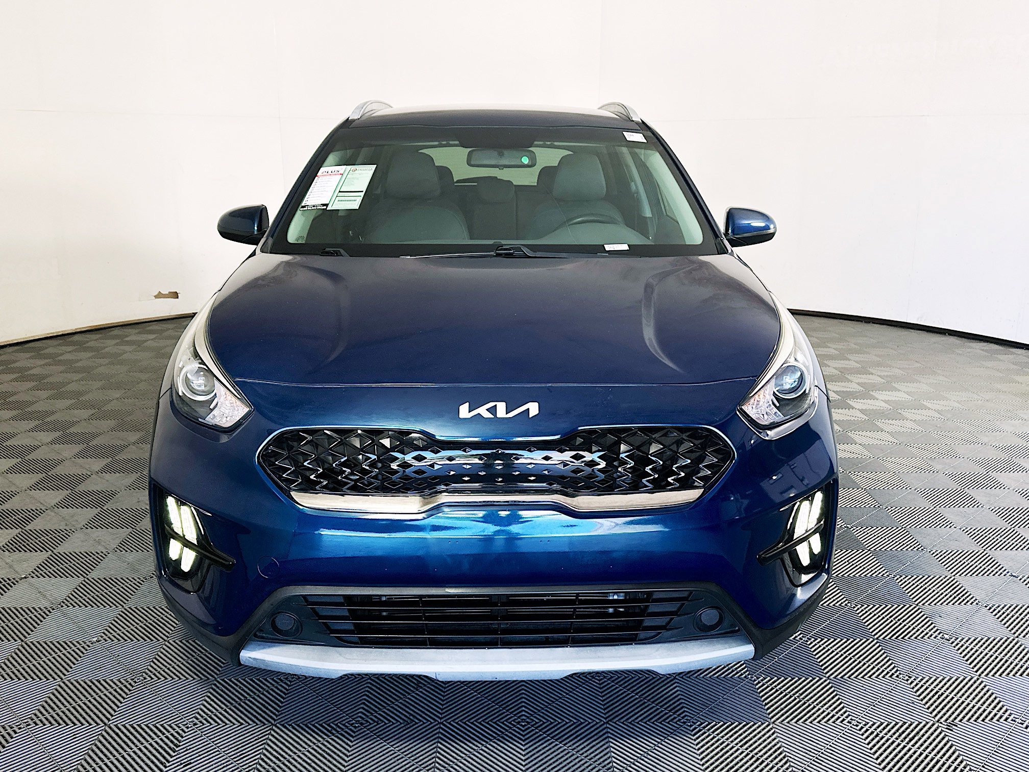 Used 2022 Deep Cerulean Kia LX image 8