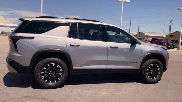 Used 2025 Gray Chevrolet Z71 image 2