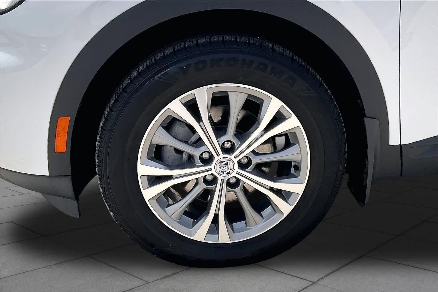 Used 2022 Summit White Buick Preferred image 11