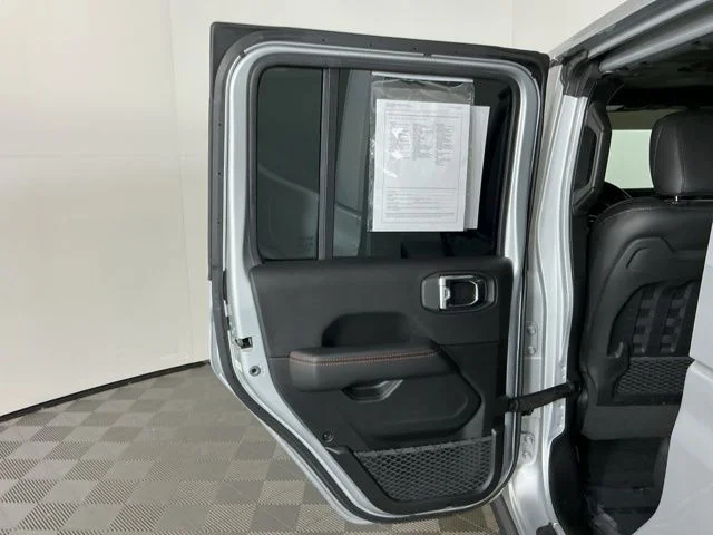 Used 2023 Silver Jeep Mojave image 26