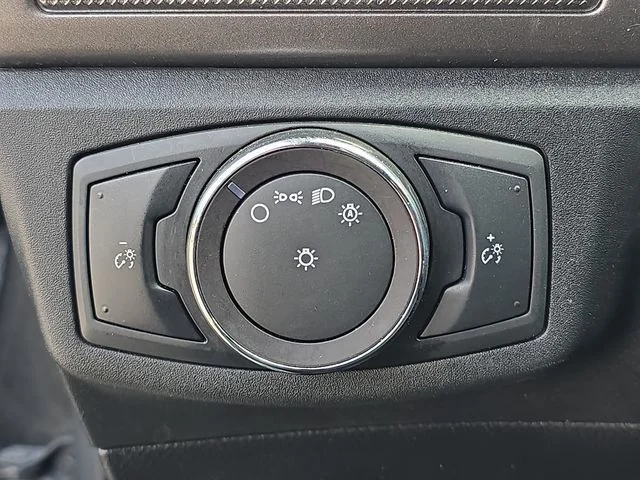 Used 2019 Magnetic Ford SE image 21