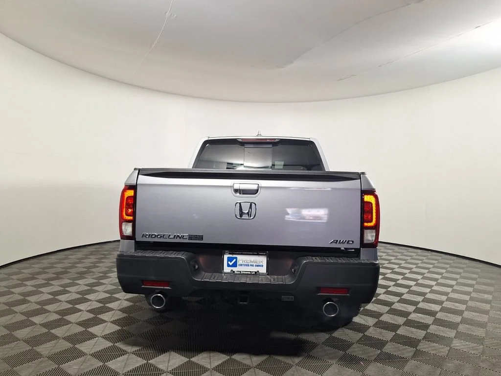 Certified Used 2023 Lunar Silver Metallic Honda AWD RTL image 38