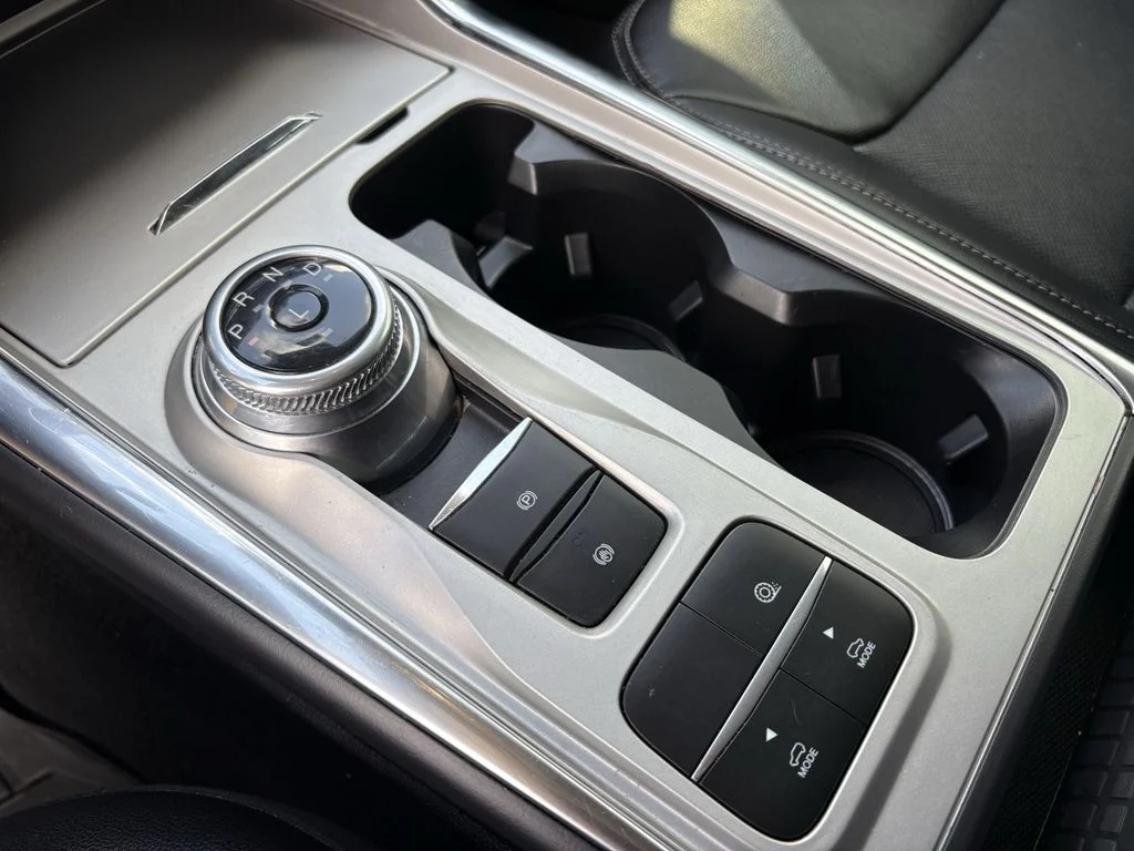 Used 2022 Black Metallic Ford Limited image 22