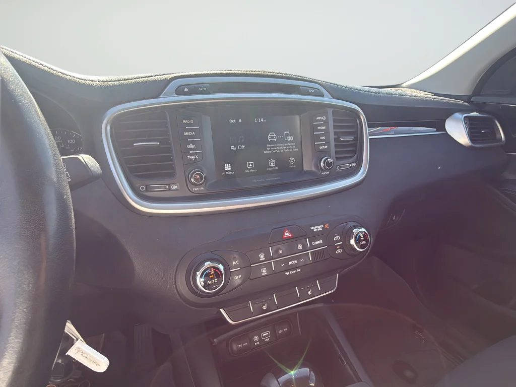 Used 2017 Silver Kia LX image 19
