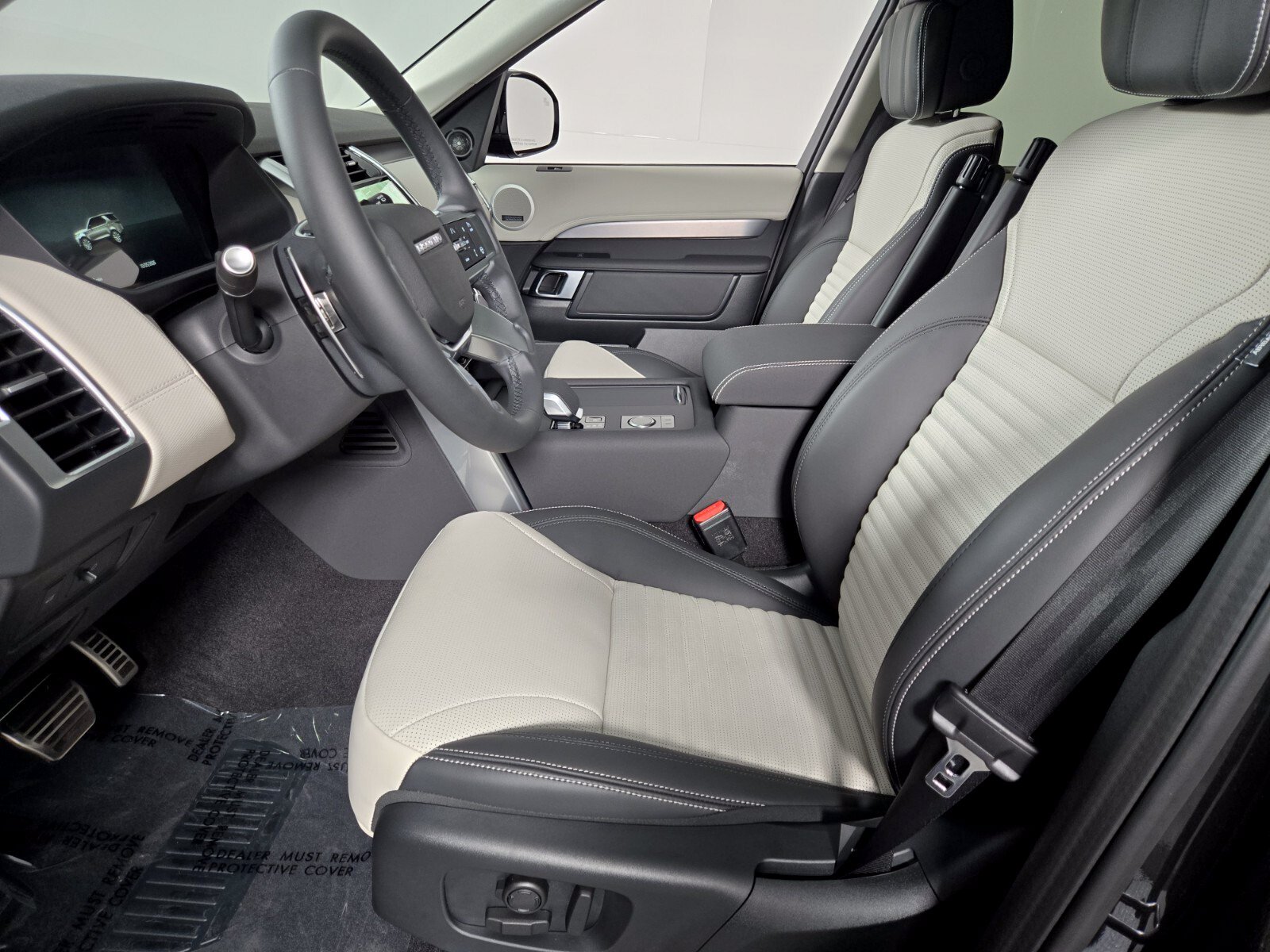 New 2026 Santorini Black Land Rover Dynamic SE image 11
