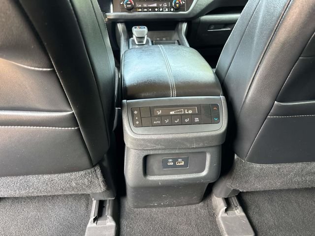 Used 2022 Pearl White Nissan SL image 17