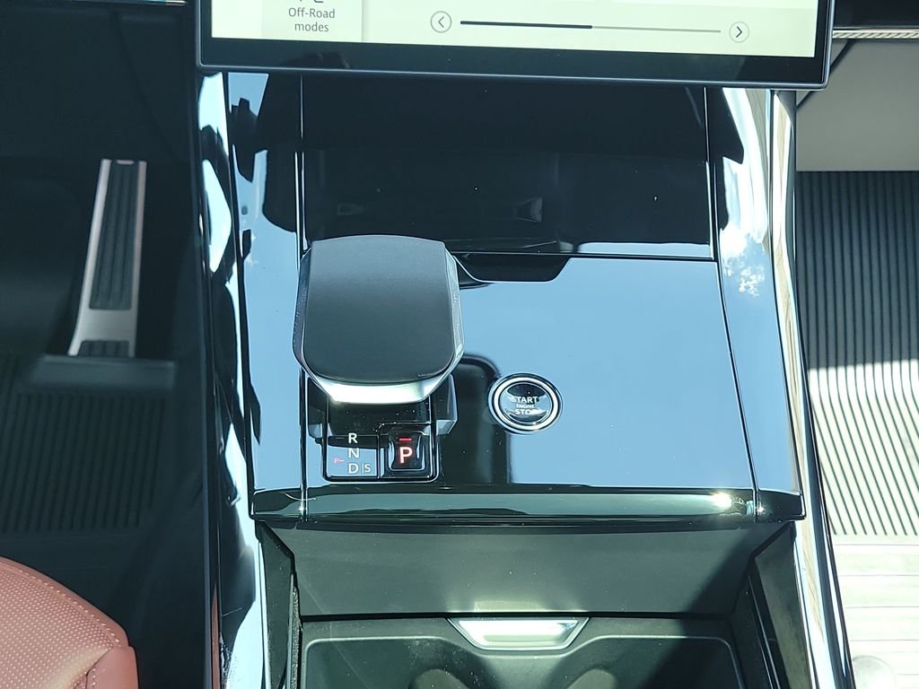 New 2026 Santorini Black Land Rover Dynamic SE image 20