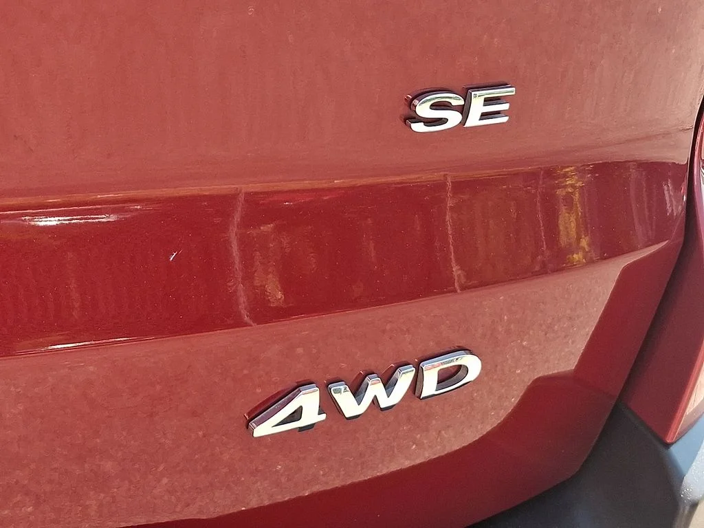 Used 2022 Red Ford SE image 29