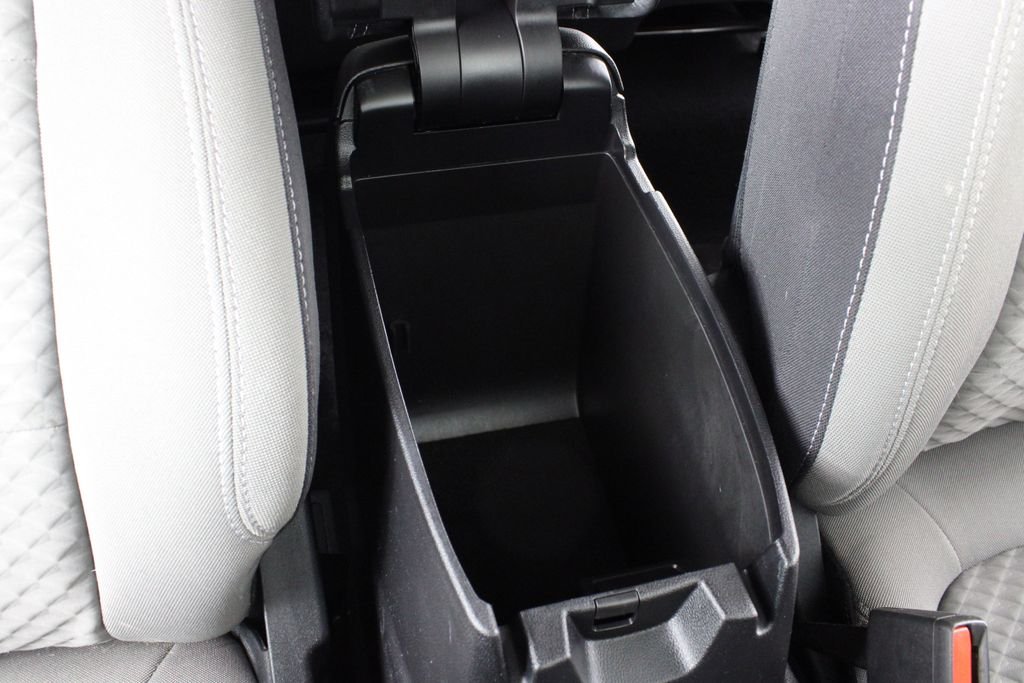 Used 2022 Black Ford SE image 19
