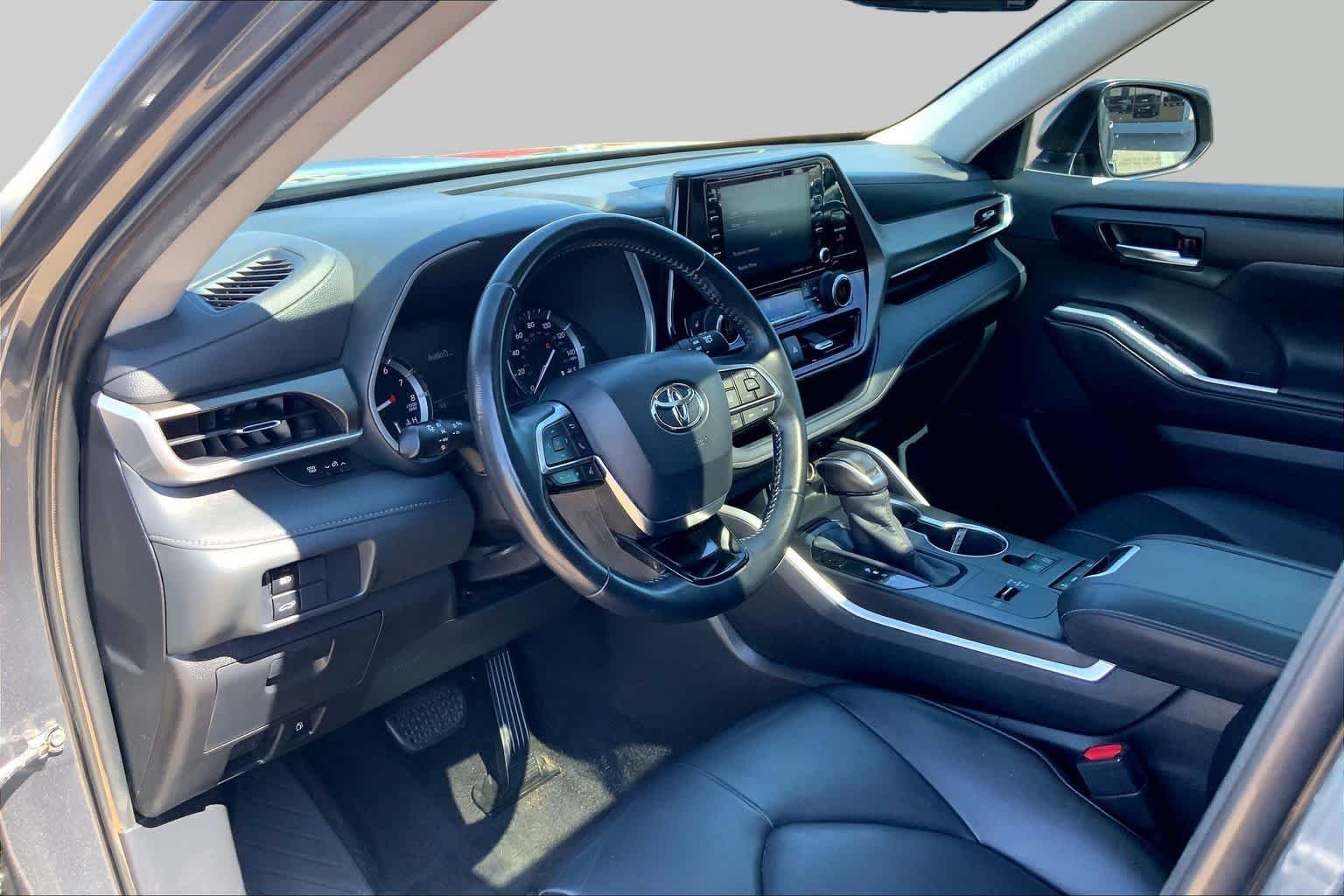 Used 2020 Magnetic Gray Metallic Toyota XLE image 18