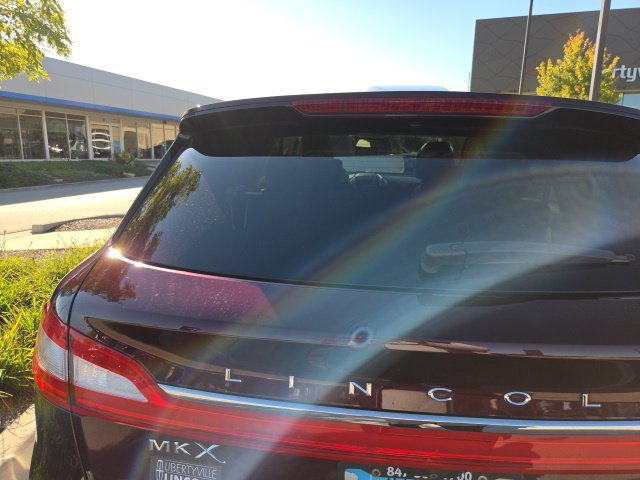 Used 2017 Red Lincoln Reserve image 25