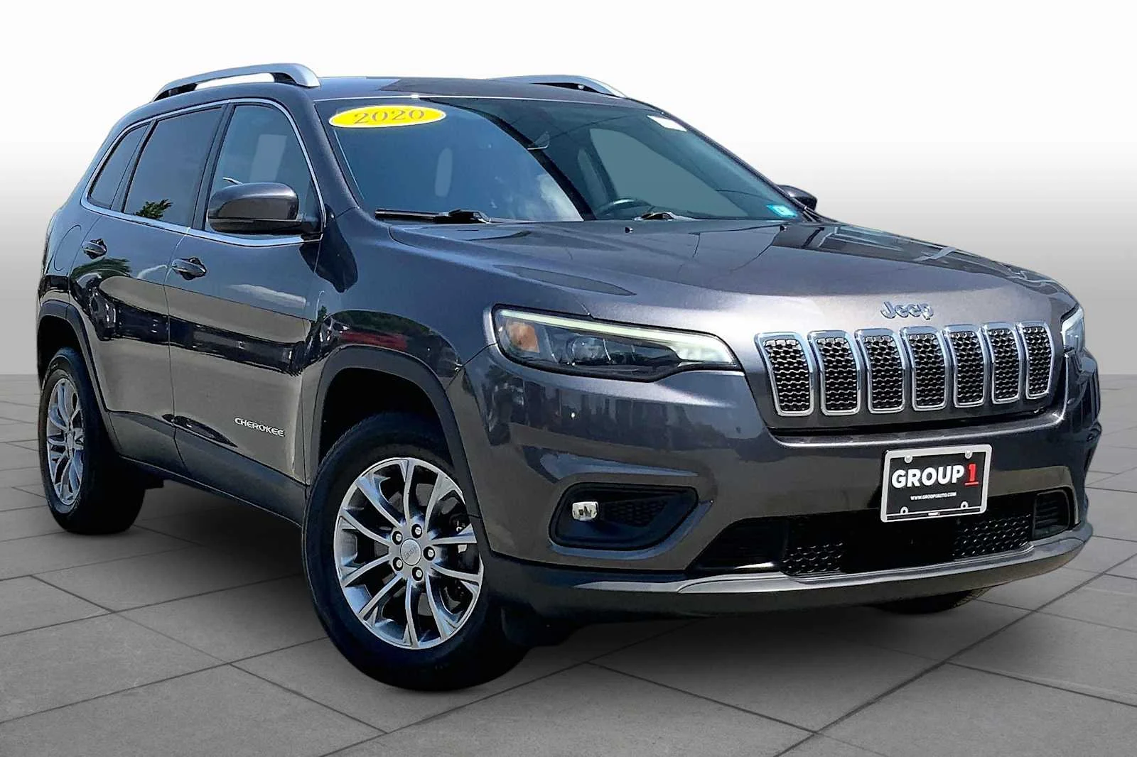 Used 2020 Granite Crystal Metallic Clearcoat Jeep Latitude Plus image 3