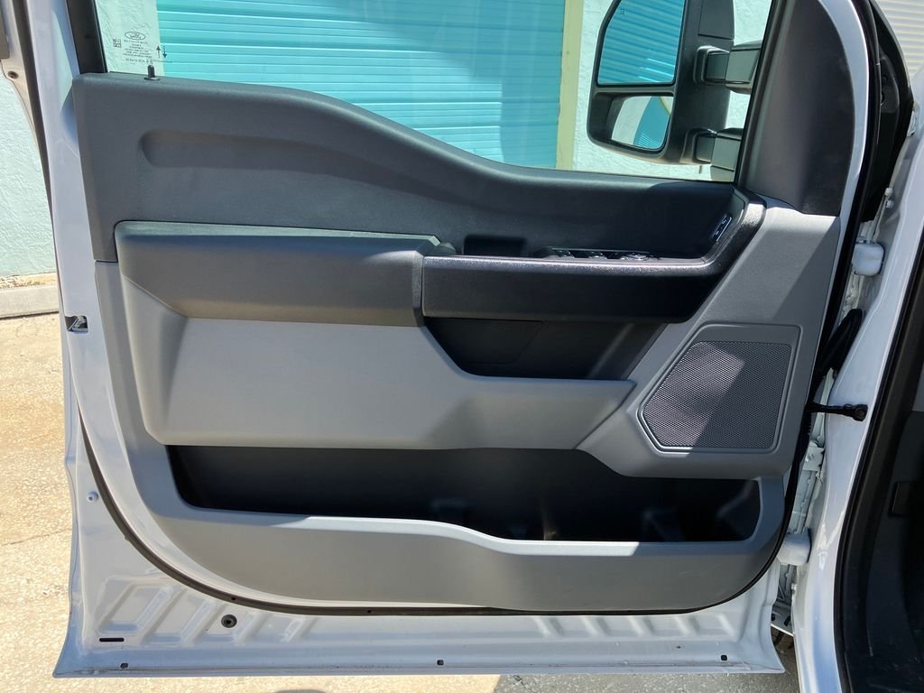 2025 Ford F-350 Super Duty Chassis Cab XL - Photo 24