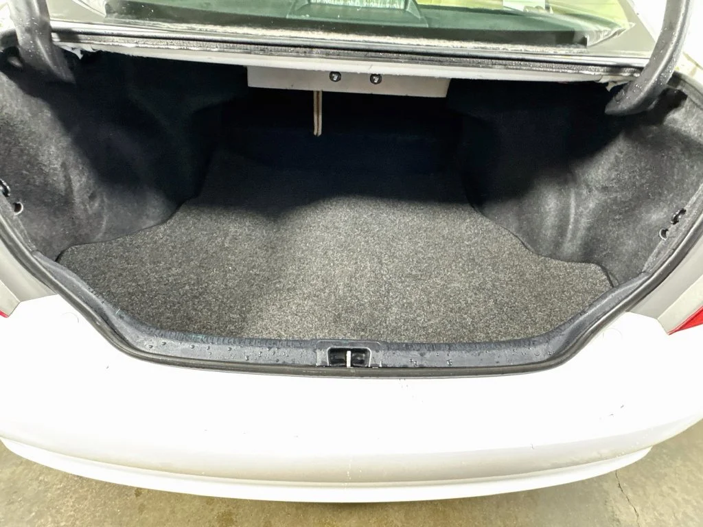 Used 2015 White Toyota XLE image 30