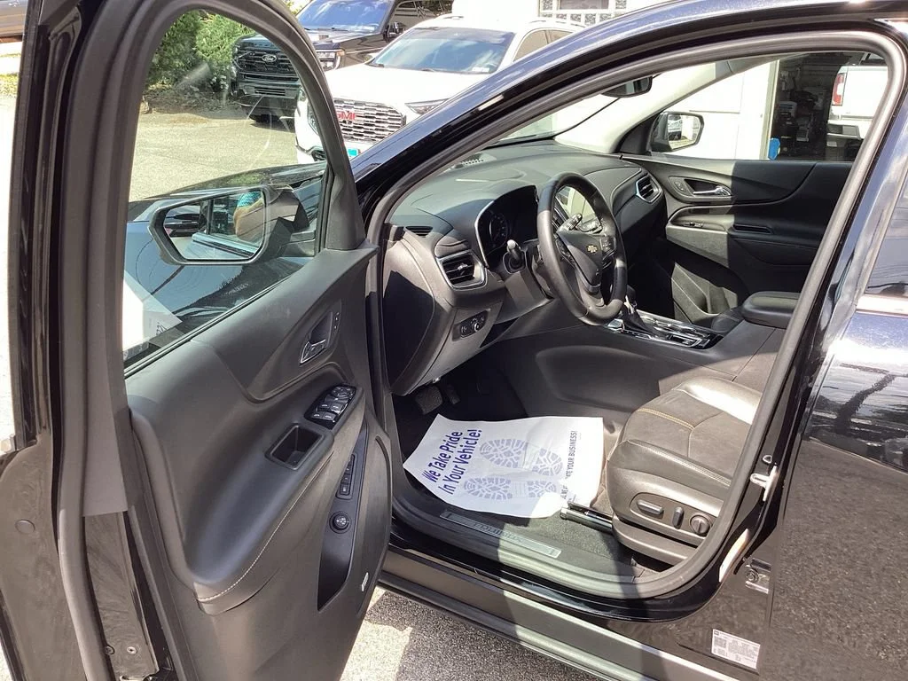 Used 2023 MOSAIC BLACK METALLIC Chevrolet Premier image 9