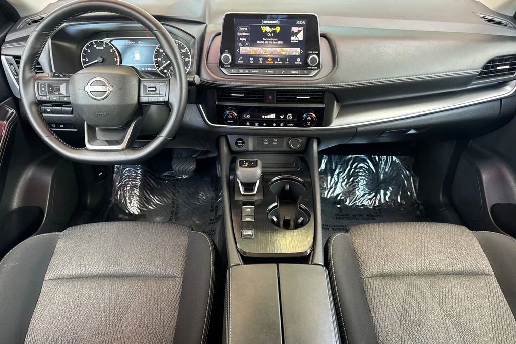 2025 Nissan Rogue SV - Photo 17