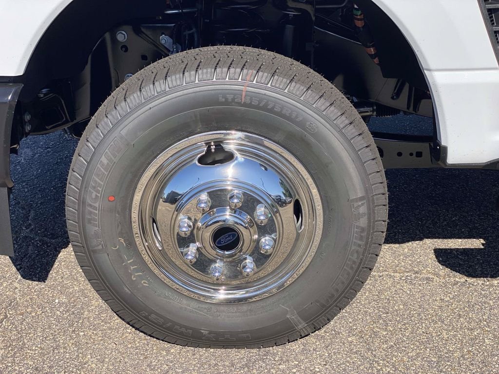 New 2026 Oxford White Ford F-350® XL image 7