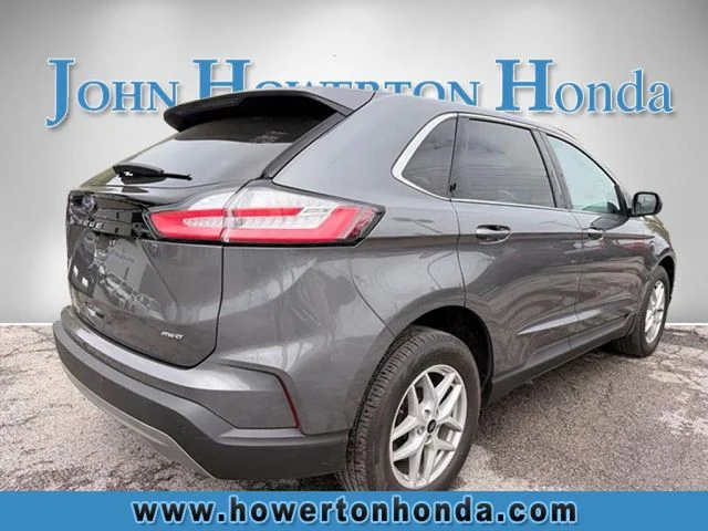 Used 2023 Gray Ford SEL image 4