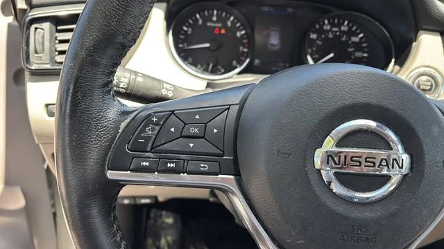 Used 2019 White Nissan SL image 23