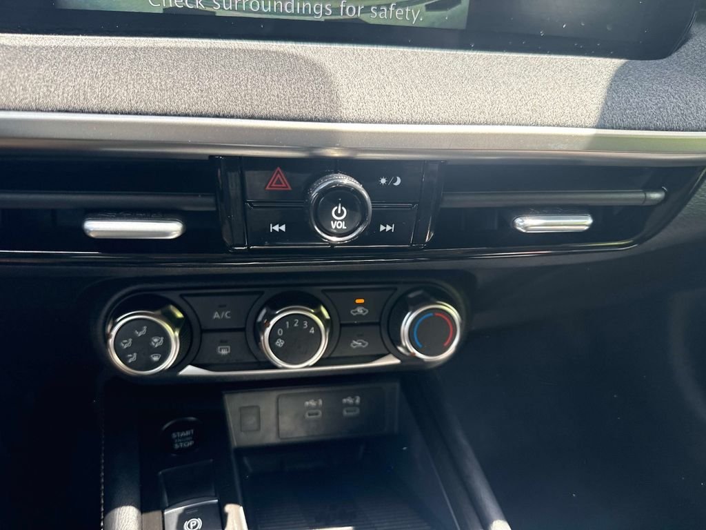Used 2025 Gray Nissan SV image 23