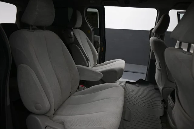 Used 2013 Gray Toyota LE image 23