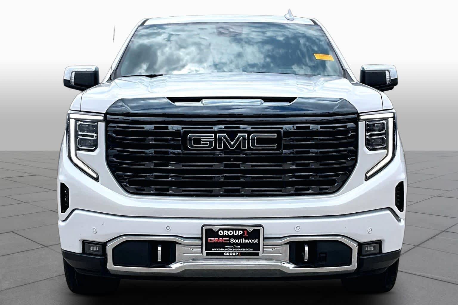 Used 2023 White Frost Tricoat GMC Denali Ultimate image 4