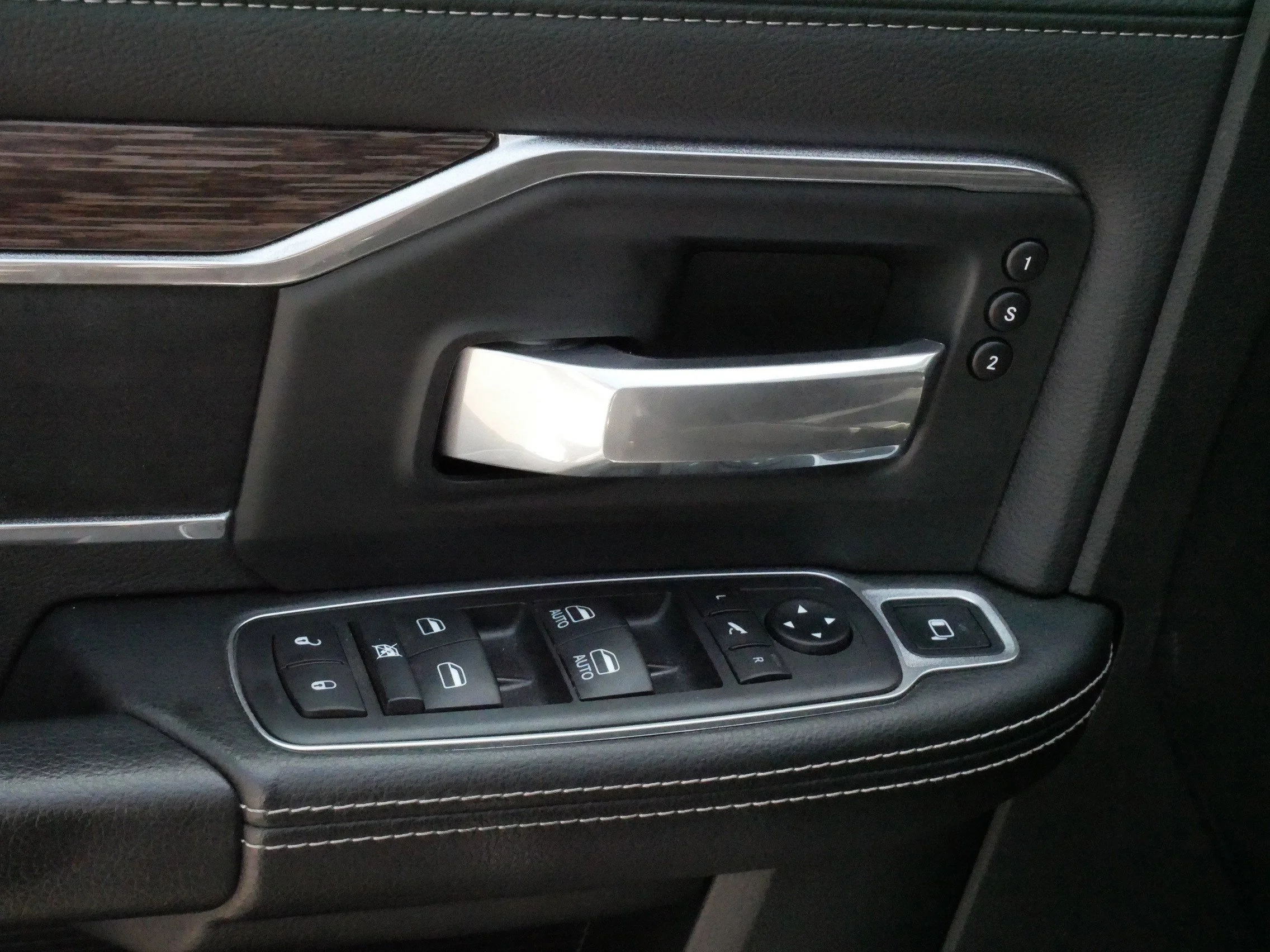 Used 2020 Granite Crystal Metallic Clearcoat Ram Laramie image 19