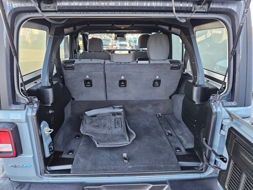 Used 2024 Anvil Clear Coat Jeep Sport S 4xe image 13