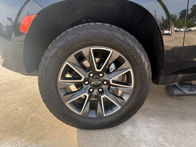 Used 2021 Black Chevrolet Z71 image 10