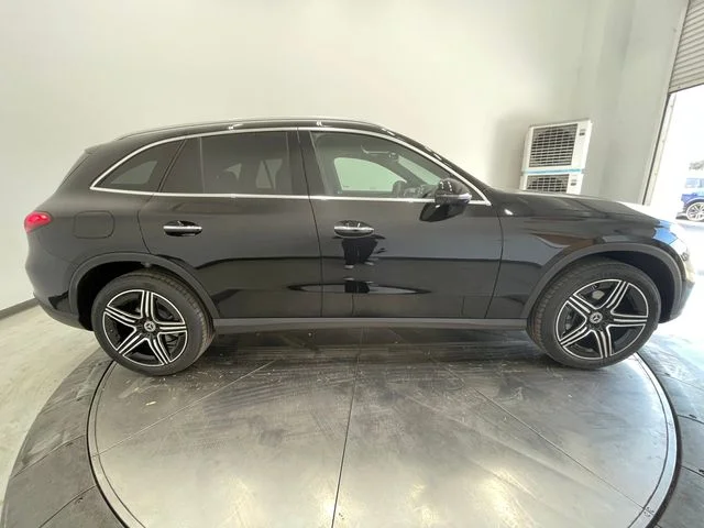 New 2027 Black Mercedes-Benz GLC 300 image 15