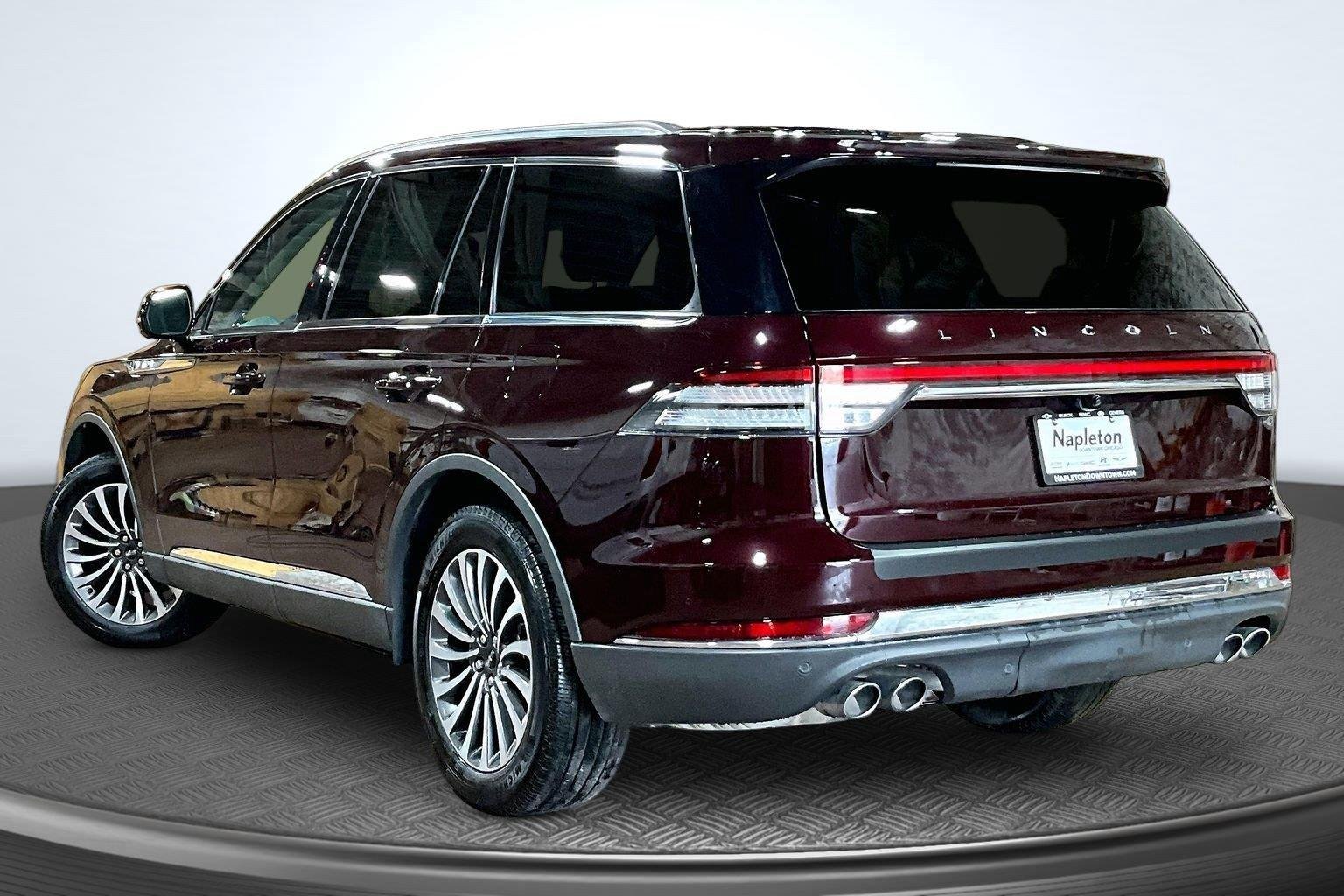 Used 2024 Diamond Red Metallic Tinted Clearcoat Lincoln Reserve image 14