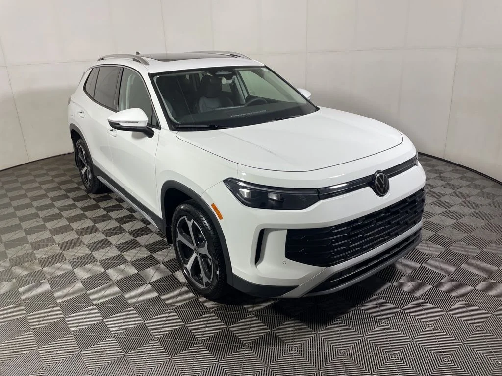 New 2026 White/off-white Volkswagen 2.0T SE image 1