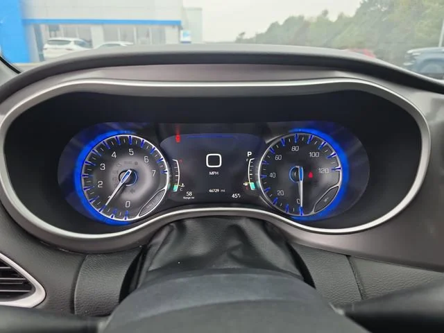 Used 2025 Gray Chrysler Select image 16